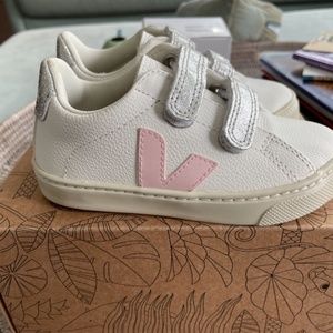 Veja 9.5 Euro 26 Shoes Brand New